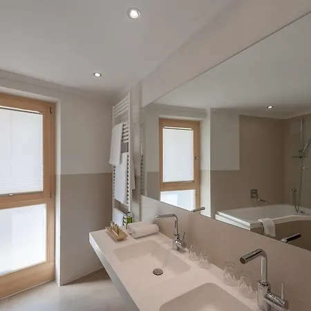 The Classic By Regina Apartment *